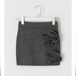 New condition detachable decorative roses solid knit mini skirt